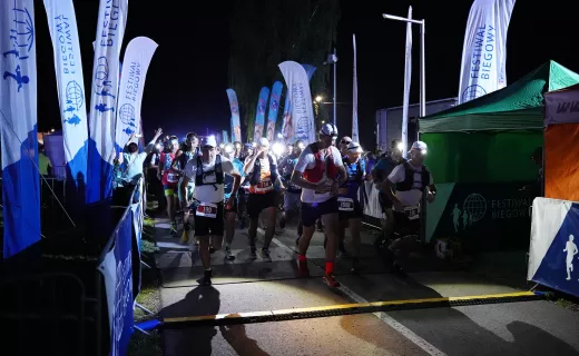 Największe wyzwanie Festiwalu Biegowego! Bieg na 100 km wystartował w środku nocy - 24